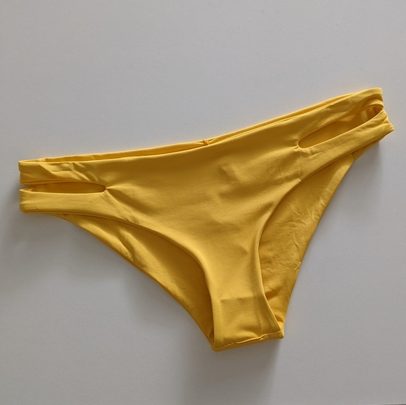 {L*Space} Brand New Sunshine Gold Bikini Set - Picture 13 of 16